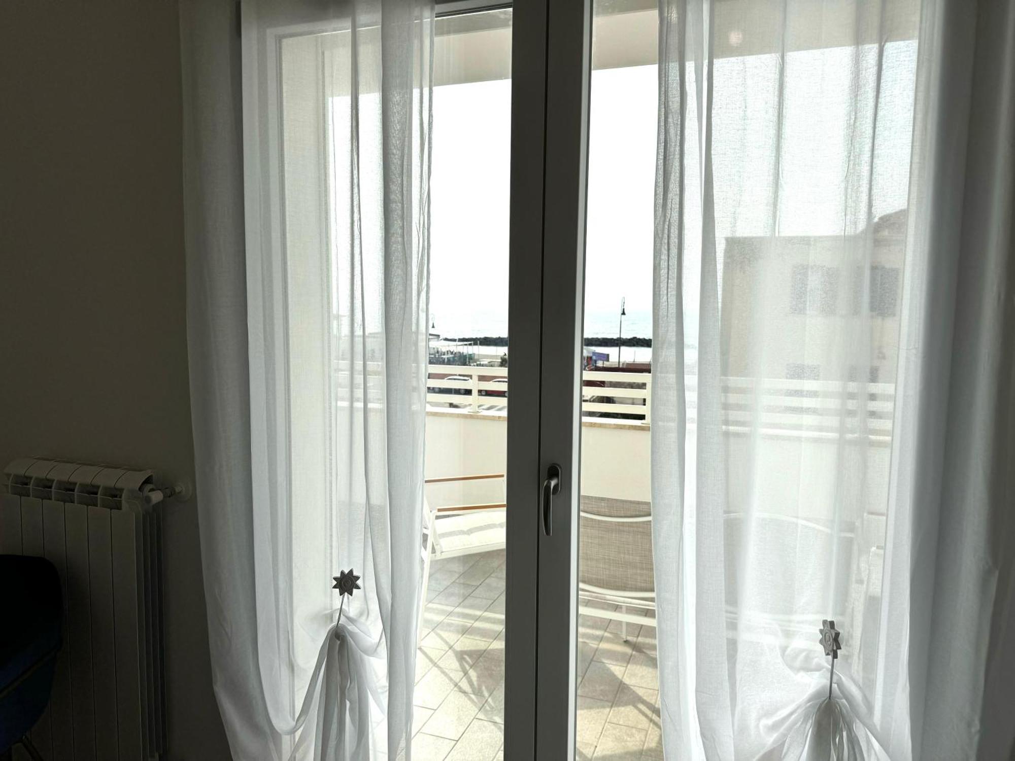 Suites Dreams Fiumicino Mare Exterior foto